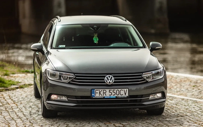 Volkswagen Passat cena 53000 przebieg: 239000, rok produkcji 2016 z Sieniawa małe 704